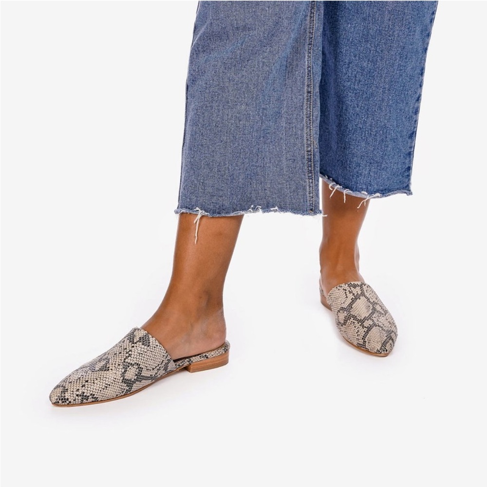 Seychelles Survival Cream Brown Flat Mule Slip On Slide Snakeskin Pattern Shoe 8